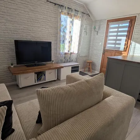 La Louviere بيت للعطل *